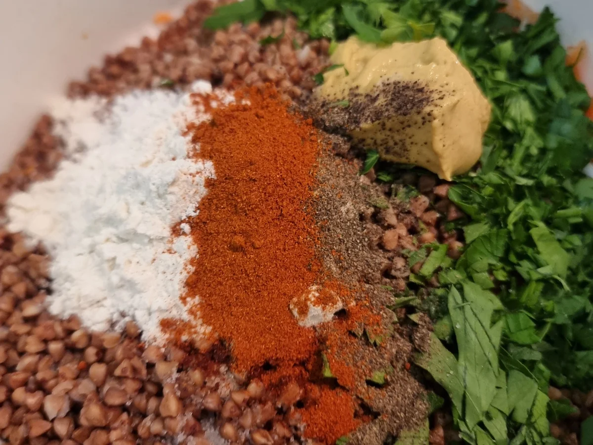 Rezept: Buchweizen-Frikadellen auf Kohlrabi Bild Nr. 17377 Buchweizen-Frikadellen auf Kohlrabi - Rezept - Bild Nr. 17377