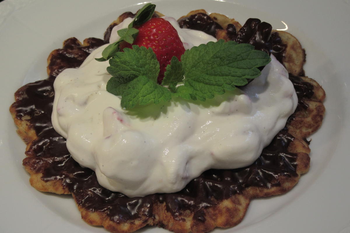 Backen : Waffeltorte mit Erdbeeren und Schokosahne - Rezept - Bild Nr. 17371