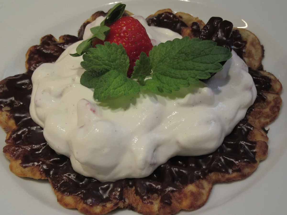 Backen : Waffeltorte mit Erdbeeren und Schokosahne - Rezept - Bild Nr. 17371