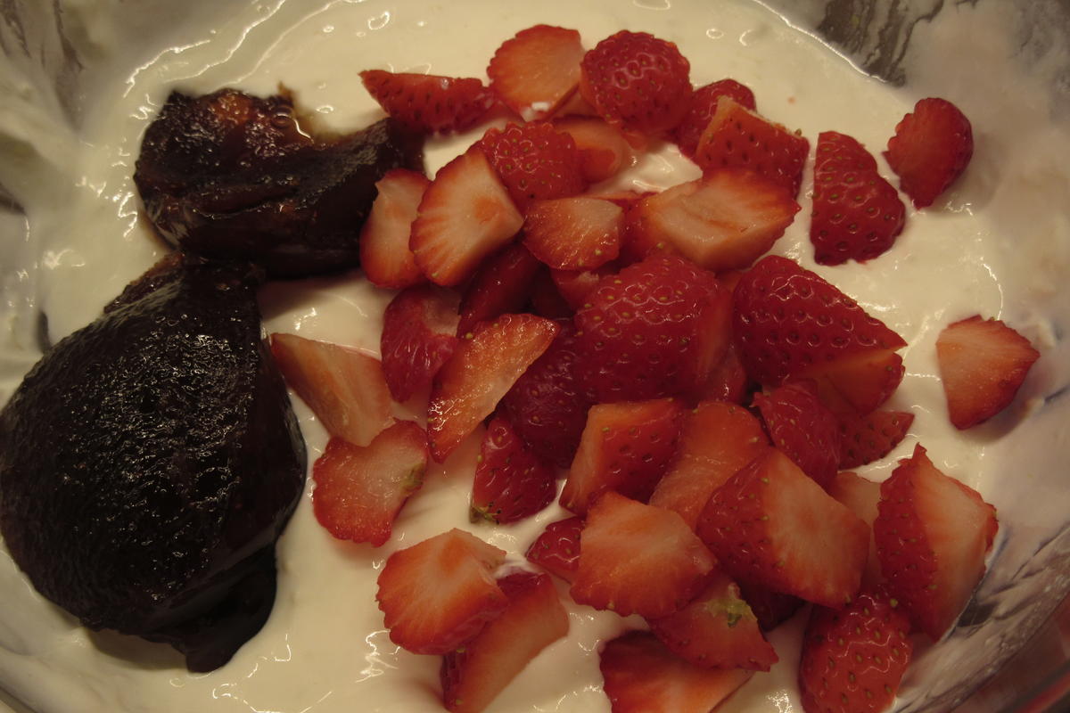 Backen : Waffeltorte mit Erdbeeren und Schokosahne - Rezept - Bild Nr. 17377