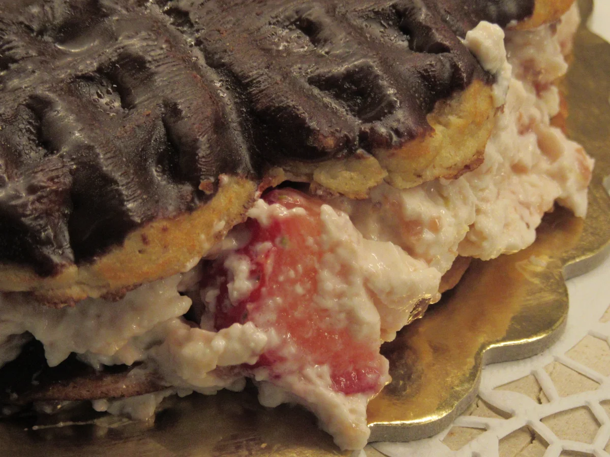 Backen : Waffeltorte mit Erdbeeren und Schokosahne - Rezept - Bild Nr. 17380