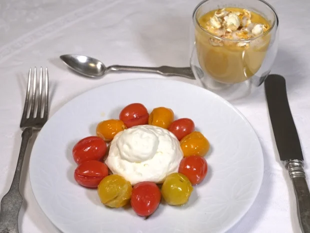 Rezept: Mais-Kokos-Suppe mit Burrata Espuma und Ofen-Tomaten Bild Nr. 17370 Mais-Kokos-Suppe mit Burrata Espuma und Ofen-Tomaten - Rezept - Bild Nr. 17370