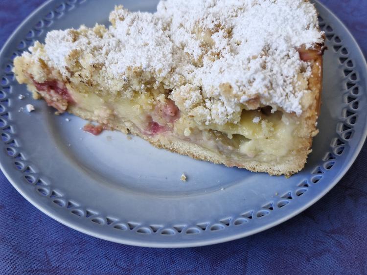 Rhabarberkuchen mit Streuseln und Pudding - einfach - von rollimops