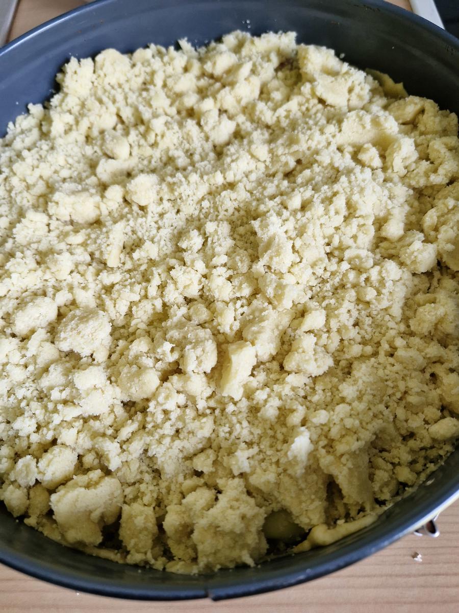 Rhabarberkuchen mit Streuseln und Pudding - Rezept - Bild Nr. 17376