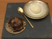 Schoko-Birne-Törtchen mit Birneneis und karamellisierten Haselnüssen - Rezept - Bild Nr. 2