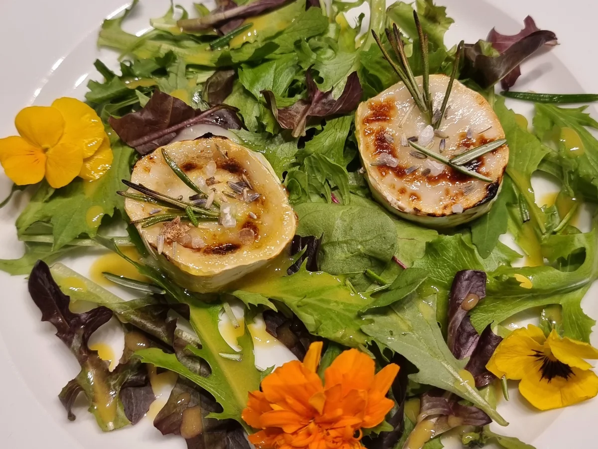Gratinierter Ziegenkäse auf Wildkräutersalat - Rezept - Bild Nr. 17370