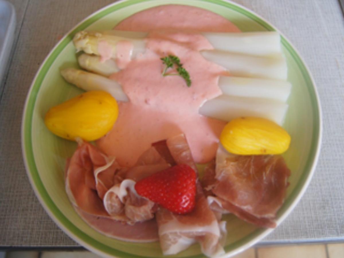Spargel mit pikanter Erdbeersauce, gemischten Schinken und Frühkartoffeln - Rezept - Bild Nr. 2