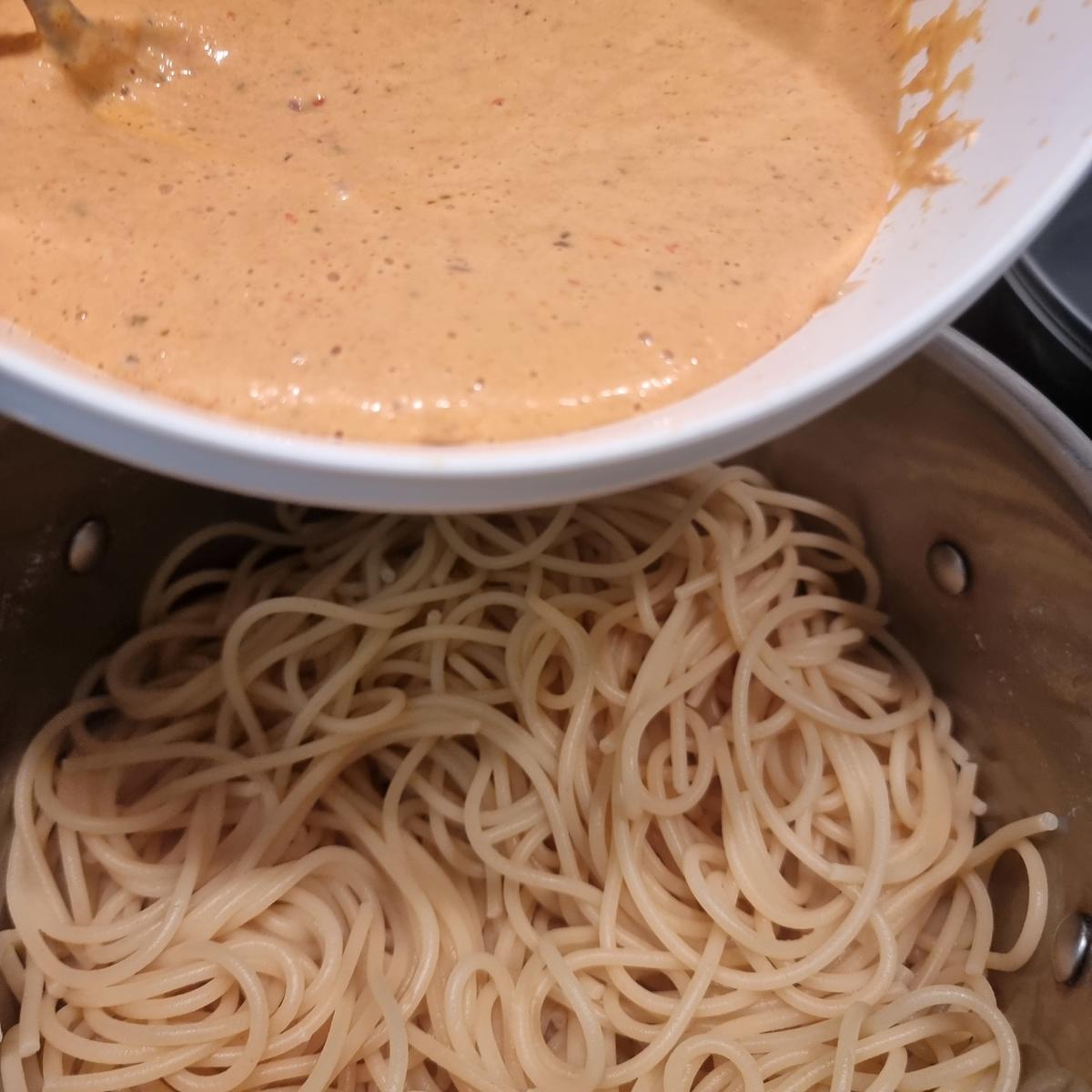 Spaghetti mit Paprikasauce - Rezept - Bild Nr. 17384