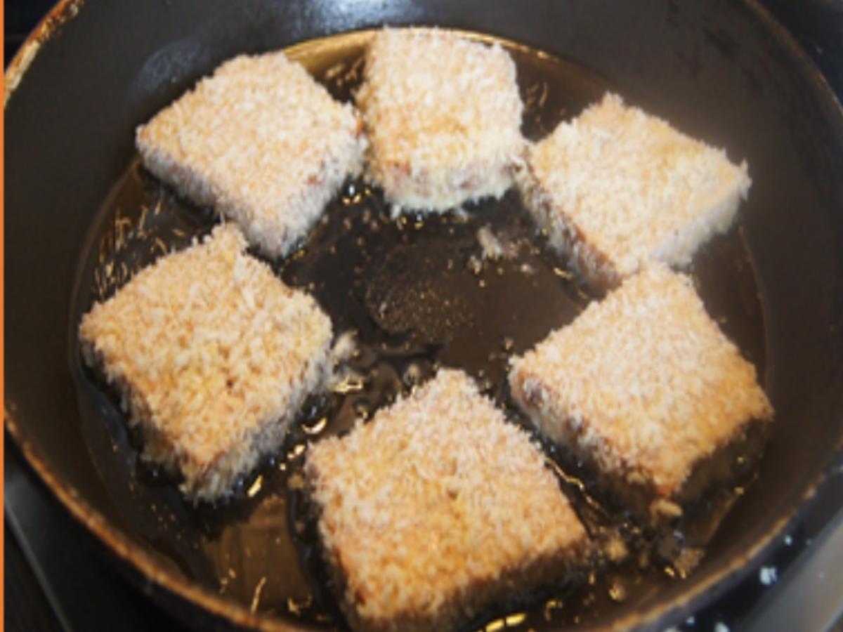 Knusprig paniert gebratener Leberkäse mit Erbsen-Möhren-Rahmgemüse und Brat-Drillingen - Rezept - Bild Nr. 17394
