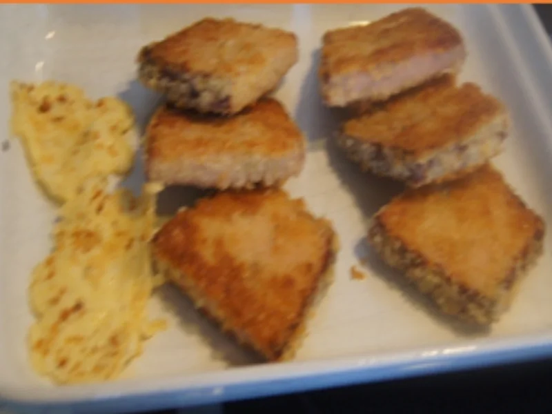 Rezept: Knusprig paniert gebratener Leberkäse mit Erbsen-Möhren-Rahmgemüse und Brat-Drillingen Bild Nr. 17396 Knusprig paniert gebratener Leberkäse mit Erbsen-Möhren-Rahmgemüse und Brat-Drillingen - Rezept - Bild Nr. 17396