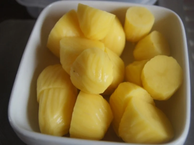 Rezept: Knusprig paniert gebratener Leberkäse mit Erbsen-Möhren-Rahmgemüse und Brat-Drillingen Bild Nr. 17399 Knusprig paniert gebratener Leberkäse mit Erbsen-Möhren-Rahmgemüse und Brat-Drillingen - Rezept - Bild Nr. 17399