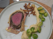 Beef Wellington mit Pastinakenpüree und karamellisierten Rosenkohl - Rezept - Bild Nr. 2