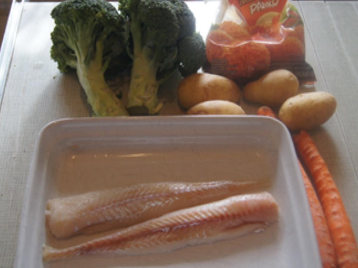 Knusperfisch mit Brokkoli und Möhren-Kartoffel-Stampf - Rezept - Bild Nr. 17389