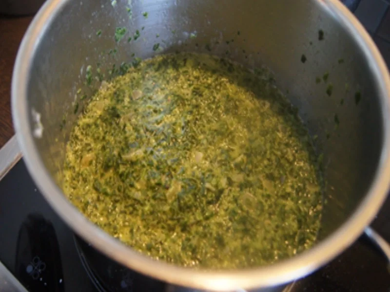 Rezept: Herzhafter Rahmspinat mit Spiegelei und Kümmel-Pellkartoffeln Bild Nr. 7 Herzhafter Rahmspinat mit Spiegelei und Kümmel-Pellkartoffeln - Rezept - Bild Nr. 7