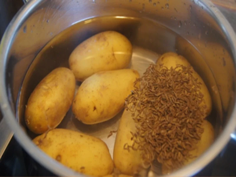 Rezept: Herzhafter Rahmspinat mit Spiegelei und Kümmel-Pellkartoffeln Bild Nr. 17397 Herzhafter Rahmspinat mit Spiegelei und Kümmel-Pellkartoffeln - Rezept - Bild Nr. 17397