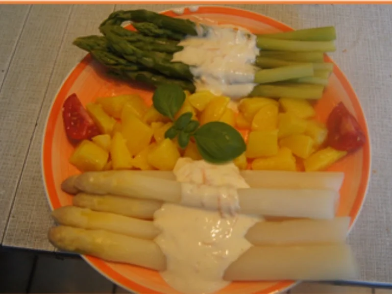 Spargelduo mit Joghurt-Orangen-Sauce und Butter-Frühkartoffeln - Rezept - Bild Nr. 17388