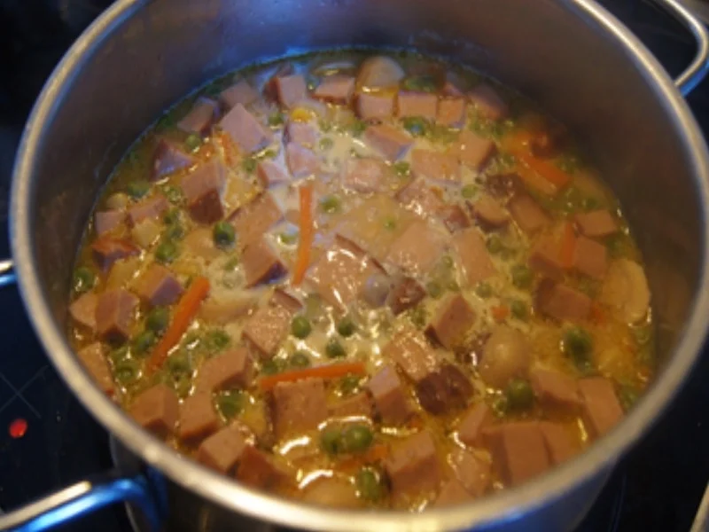 Pikante Suppe mit Spargelkochwasser, Gemüsemix und Leberkäse-Einlage - Rezept - Bild Nr. 5