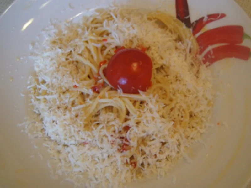 Rezept: Spaghetti aglio e olio mit Chinakohl-Salat Bild Nr. 2 Spaghetti aglio e olio mit Chinakohl-Salat - Rezept - Bild Nr. 2