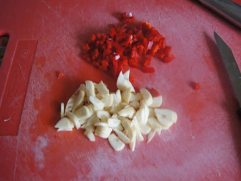 Rezept: Spaghetti aglio e olio mit Chinakohl-Salat Bild Nr. 5 Spaghetti aglio e olio mit Chinakohl-Salat - Rezept - Bild Nr. 5