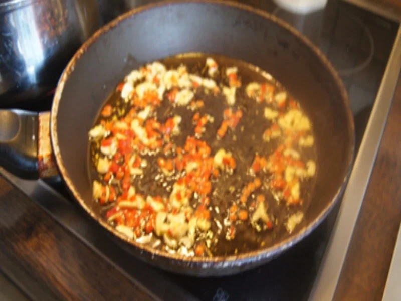 Rezept: Spaghetti aglio e olio mit Chinakohl-Salat Bild Nr. 7 Spaghetti aglio e olio mit Chinakohl-Salat - Rezept - Bild Nr. 7