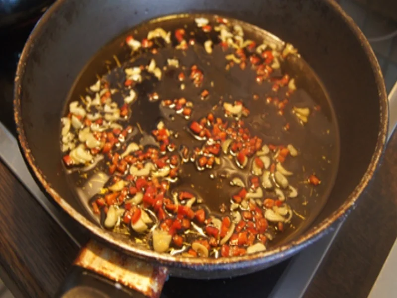 Rezept: Spaghetti aglio e olio mit Chinakohl-Salat Bild Nr. 8 Spaghetti aglio e olio mit Chinakohl-Salat - Rezept - Bild Nr. 8