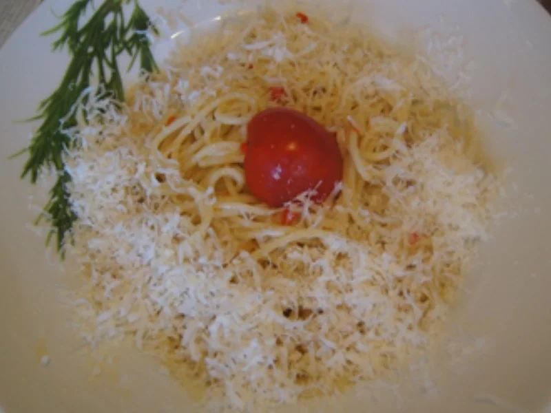 Rezept: Spaghetti aglio e olio mit Chinakohl-Salat Bild Nr. 12 Spaghetti aglio e olio mit Chinakohl-Salat - Rezept - Bild Nr. 12