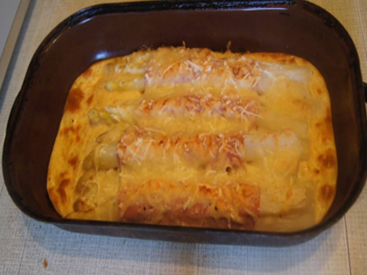 Gratinierter Spargel im Schinkenmantel mit Tomaten-Salsa und Butter-Frühkartoffeln - Rezept - Bild Nr. 17395