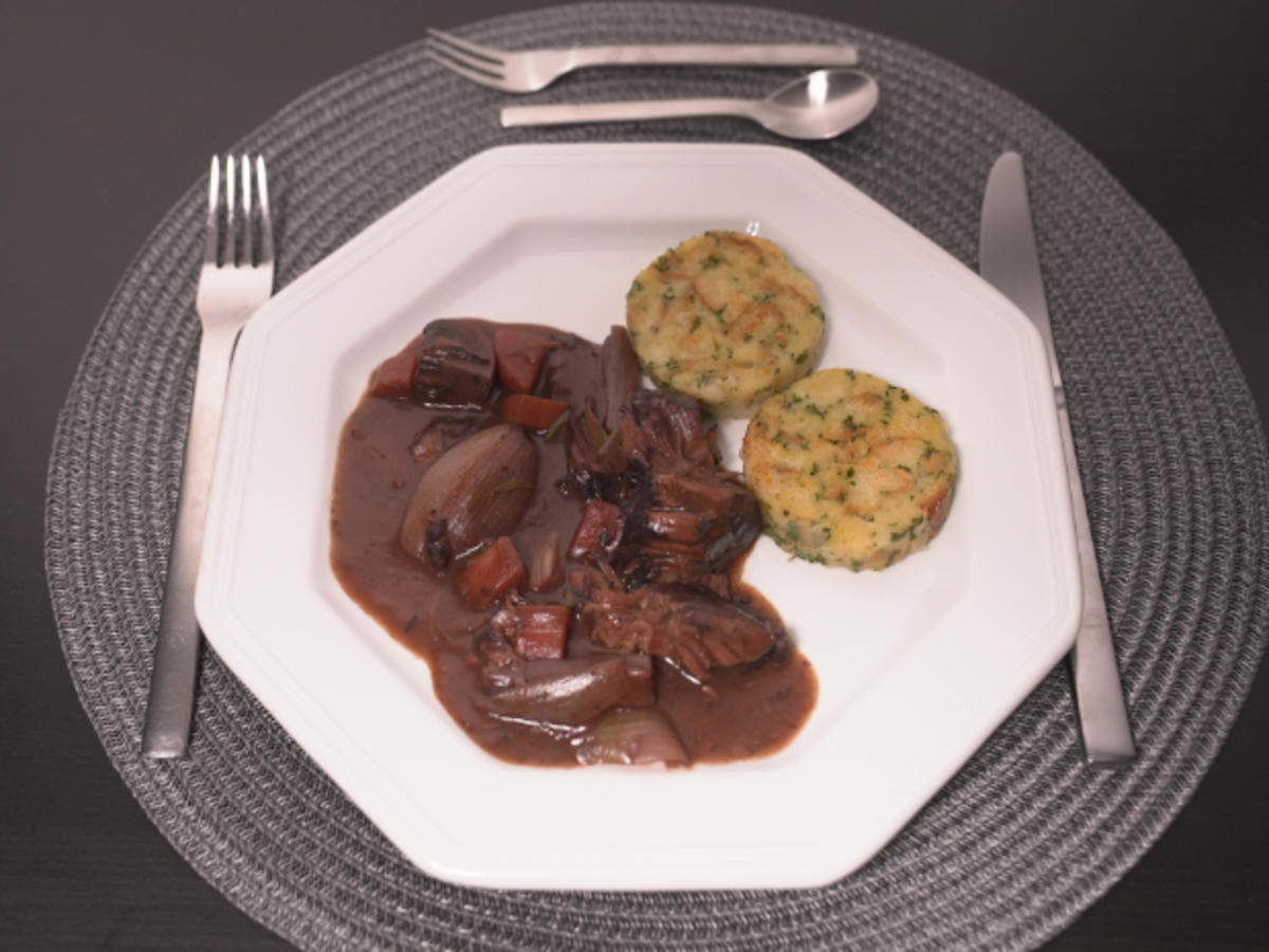 Boeuf Bourguignon mit Serviettenknödel - Rezept - Bild Nr. 17389