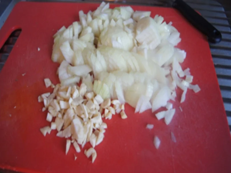 Gefüllte Paprikas mit Rindermett, Zwiebeln und Chinakohlblattherzen - Rezept - Bild Nr. 17391