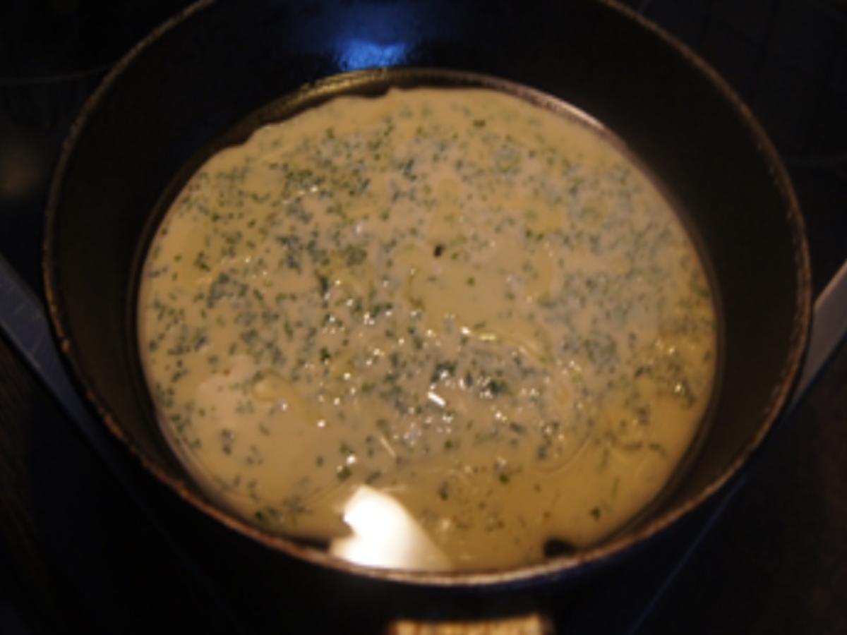 Kräuter-Eierpfannkuchen mit Räucherlachs, Ei, Gurke und Tomate - Rezept - Bild Nr. 7