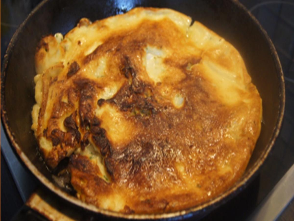 Kräuter-Eierpfannkuchen mit Räucherlachs, Ei, Gurke und Tomate - Rezept - Bild Nr. 8