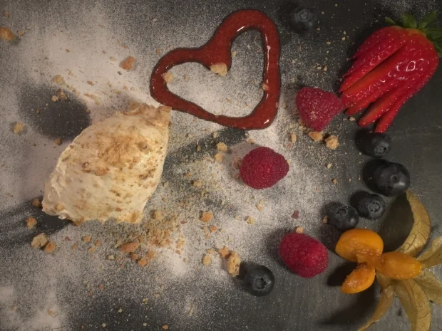 Rezept: Mascarpone-Krokant-Mousse an Früchten Bild Nr. 2 Mascarpone-Krokant-Mousse an Früchten - Rezept - Bild Nr. 2