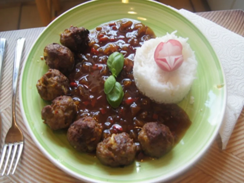 Würzige Hackfleischbällchen mit Ananas-Chili-Sauce und Basmatireis - Rezept - Bild Nr. 17389