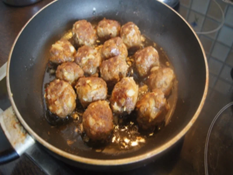 Würzige Hackfleischbällchen mit Ananas-Chili-Sauce und Basmatireis - Rezept - Bild Nr. 17395