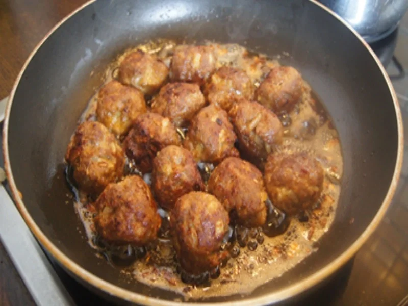 Würzige Hackfleischbällchen mit Ananas-Chili-Sauce und Basmatireis - Rezept - Bild Nr. 17396