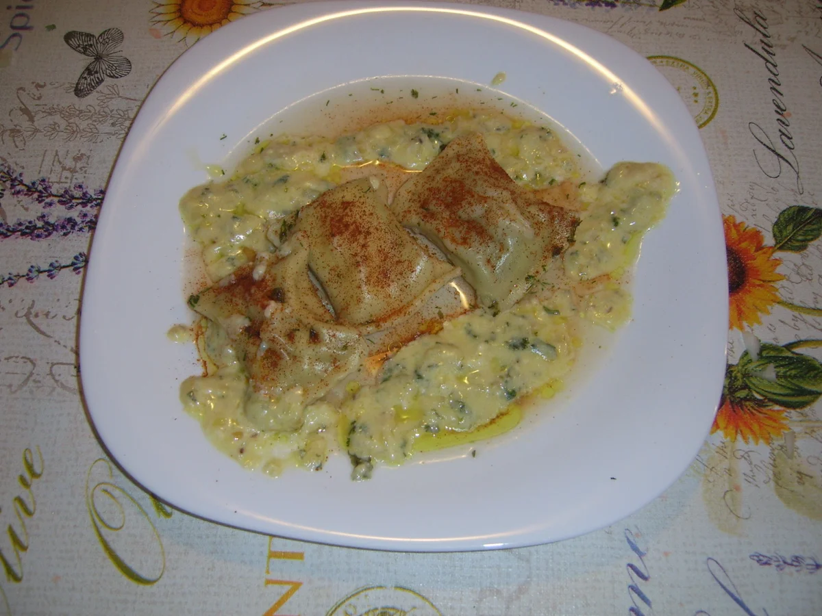Rezept: Maultaschen mit Käse-Sahnesoße Bild Nr. 2 Maultaschen mit Käse-Sahnesoße - Rezept - Bild Nr. 2