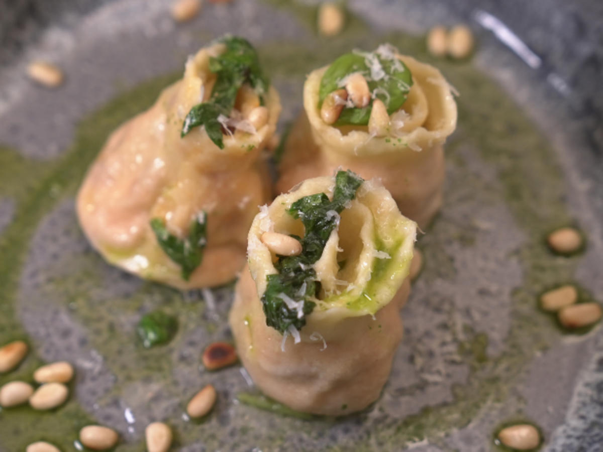 Pappardelle mit Ricotta, Parmesan und Basilikumbutter - Rezept - Bild Nr. 2