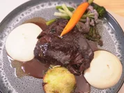 Rind mit Kartoffel-Parmesan-Türmchen und Sellerie-Vanille-Espuma - Rezept - Bild Nr. 17389