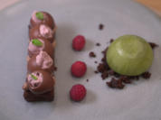 Schokotarte mit Himbeermousse und Zitronen-Basilikum-Granita - Rezept - Bild Nr. 2