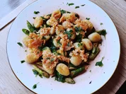 Gebratener grüner Spargel mit Gnocchi und Parmesanknusperle - Rezept - Bild Nr. 17389