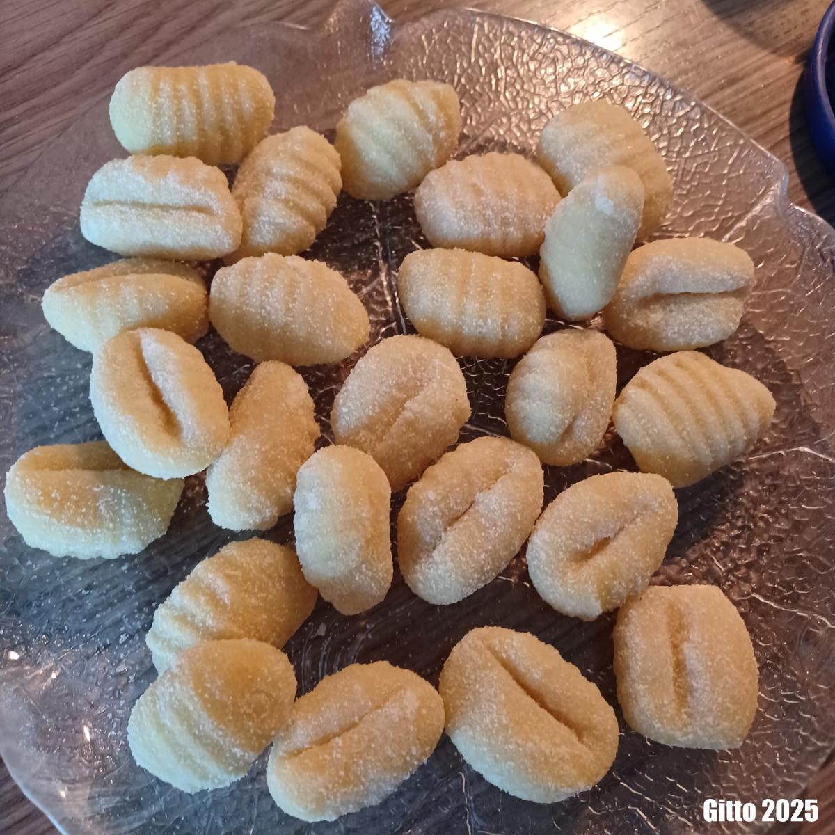 Gebratener grüner Spargel mit Gnocchi und Parmesanknusperle - Rezept - Bild Nr. 17391