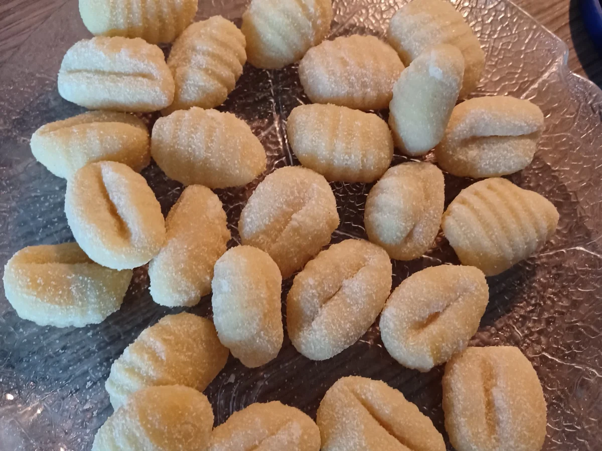 Rezept: Gebratener grüner Spargel mit Gnocchi und Parmesanknusperle Bild Nr. 17391 Gebratener grüner Spargel mit Gnocchi und Parmesanknusperle - Rezept - Bild Nr. 17391