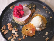 Mandelkuchen mit Vanilleeis und Orangenmarmelade - Rezept - Bild Nr. 17389