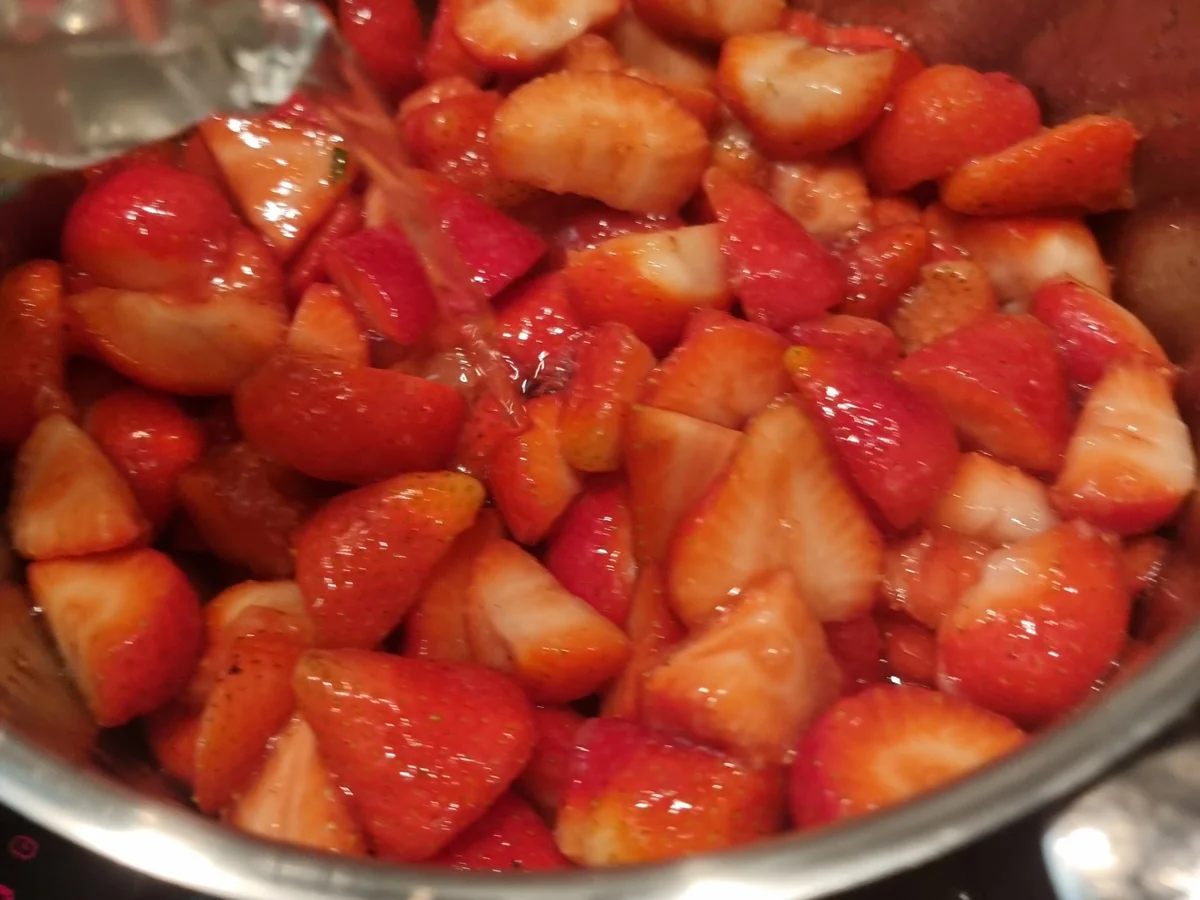 Rezept: Erdbeer-Holunderblüten-Marmelade Bild Nr. 17398 Erdbeer-Holunderblüten-Marmelade - Rezept - Bild Nr. 17398