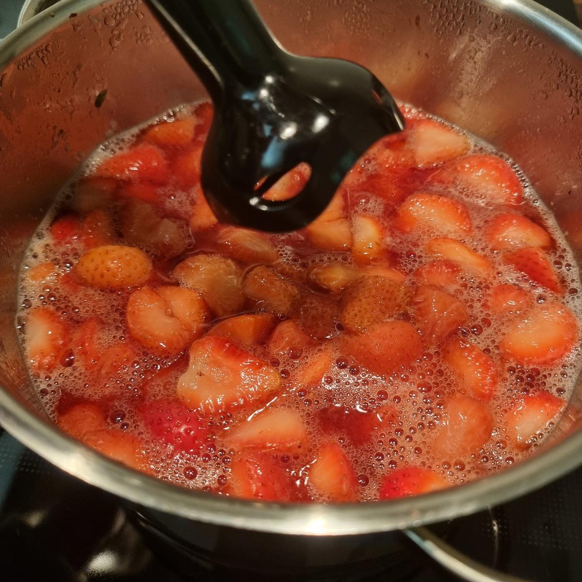 Erdbeer-Holunderblüten-Marmelade - Rezept - Bild Nr. 17399