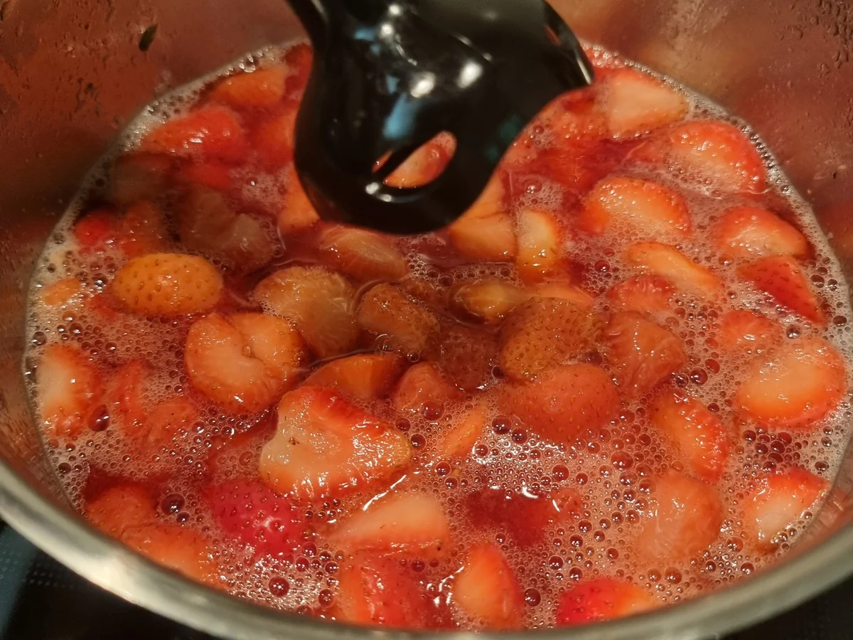 Rezept: Erdbeer-Holunderblüten-Marmelade Bild Nr. 17399 Erdbeer-Holunderblüten-Marmelade - Rezept - Bild Nr. 17399