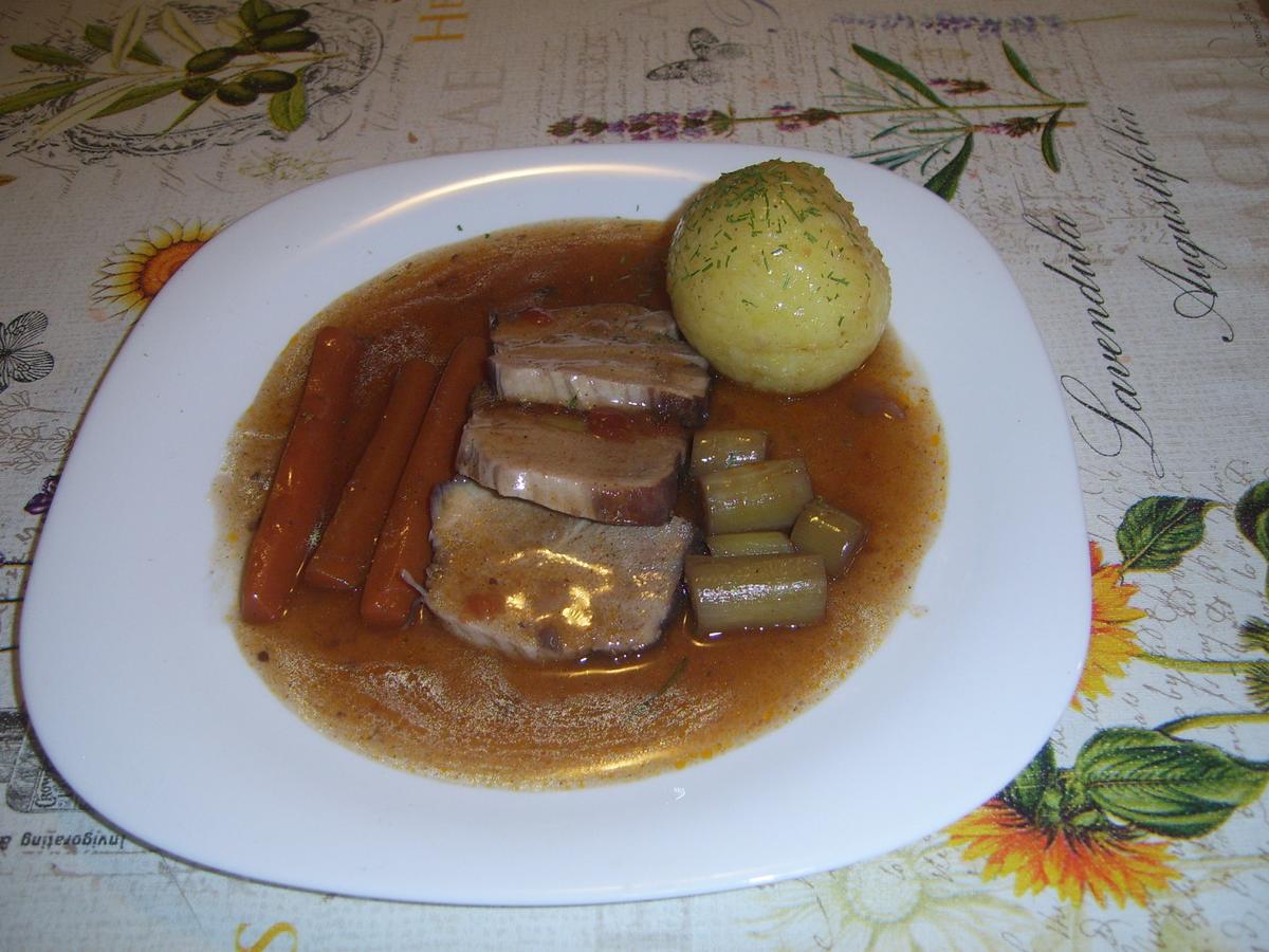 Schweinebraten in Burgundersoße - Rezept - Bild Nr. 17395