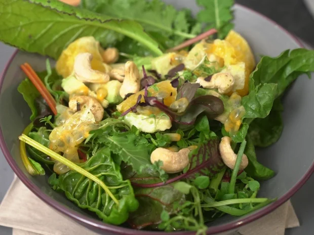 Rezept: Salatvariation mit Avocado, Orange, Maracuja und Cashewkernen Bild Nr. 17391 Salatvariation mit Avocado, Orange, Maracuja und Cashewkernen - Rezept - Bild Nr. 17391