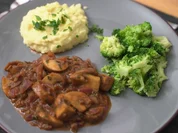 Maronen-Pilz-Ragout mit Parmesan-Kartoffelstampf und Knoblauch-Brokkoli - Rezept - Bild Nr. 2