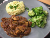 Maronen-Pilz-Ragout mit Parmesan-Kartoffelstampf und Knoblauch-Brokkoli - Rezept - Bild Nr. 2
